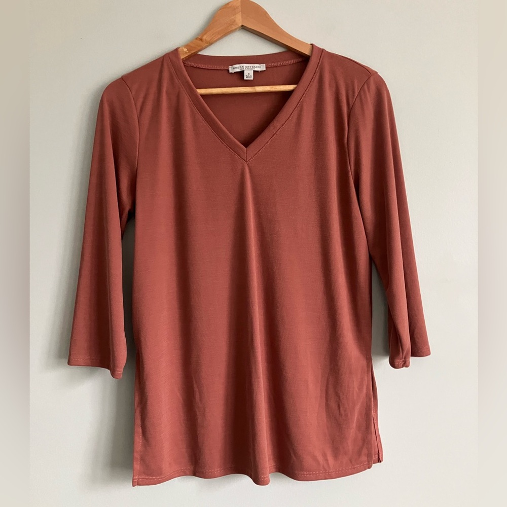 GREEN ENVELOPE Mauve Micro Ribbed V-Neck 3/4 Sleeve Top Size S